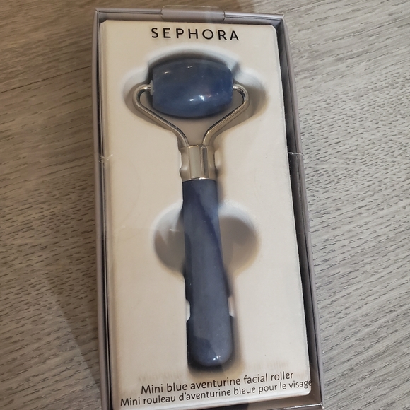 BNIB Mini Facial Roller - Picture 1 of 3